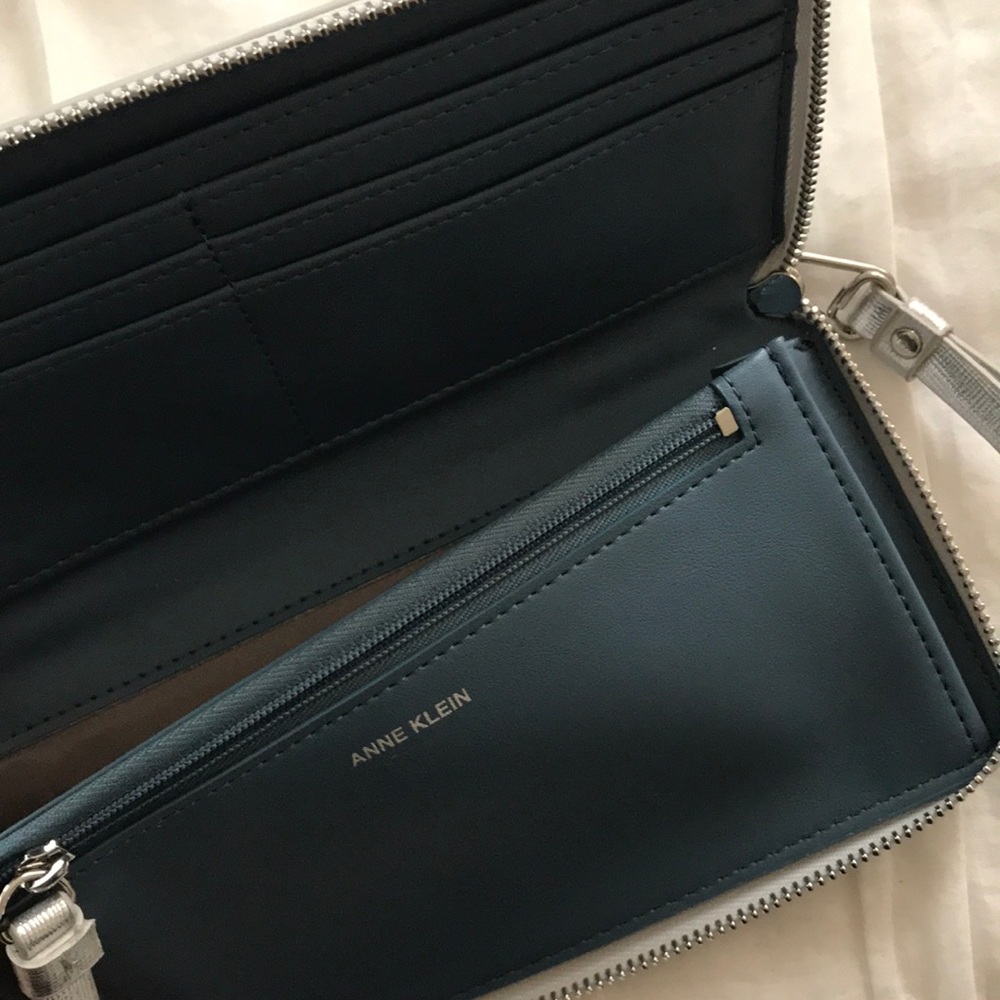 Anne Klein silver wallet - Picture 3 of 3